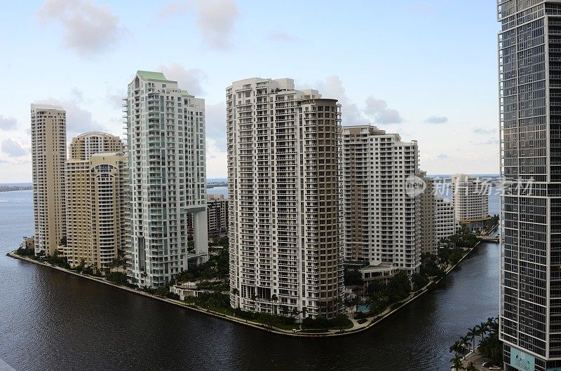 灿烂的日出在Brickell Key，佛罗里达迈阿密公寓